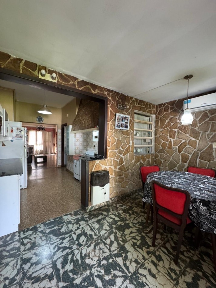 Chalet 4 ambientes - Acepta Permutas 