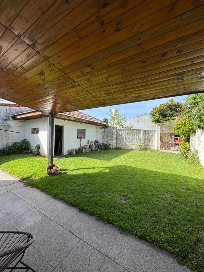 Chalet 4 ambientes - Acepta Permutas 