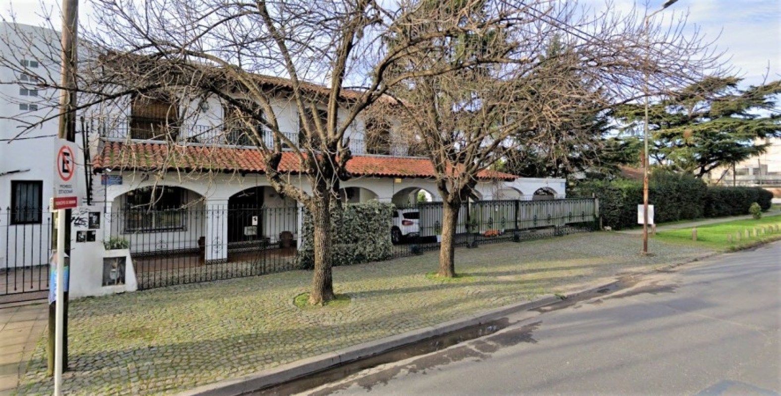 Hermosa Casa con Gran Parque en Castelar Norte!