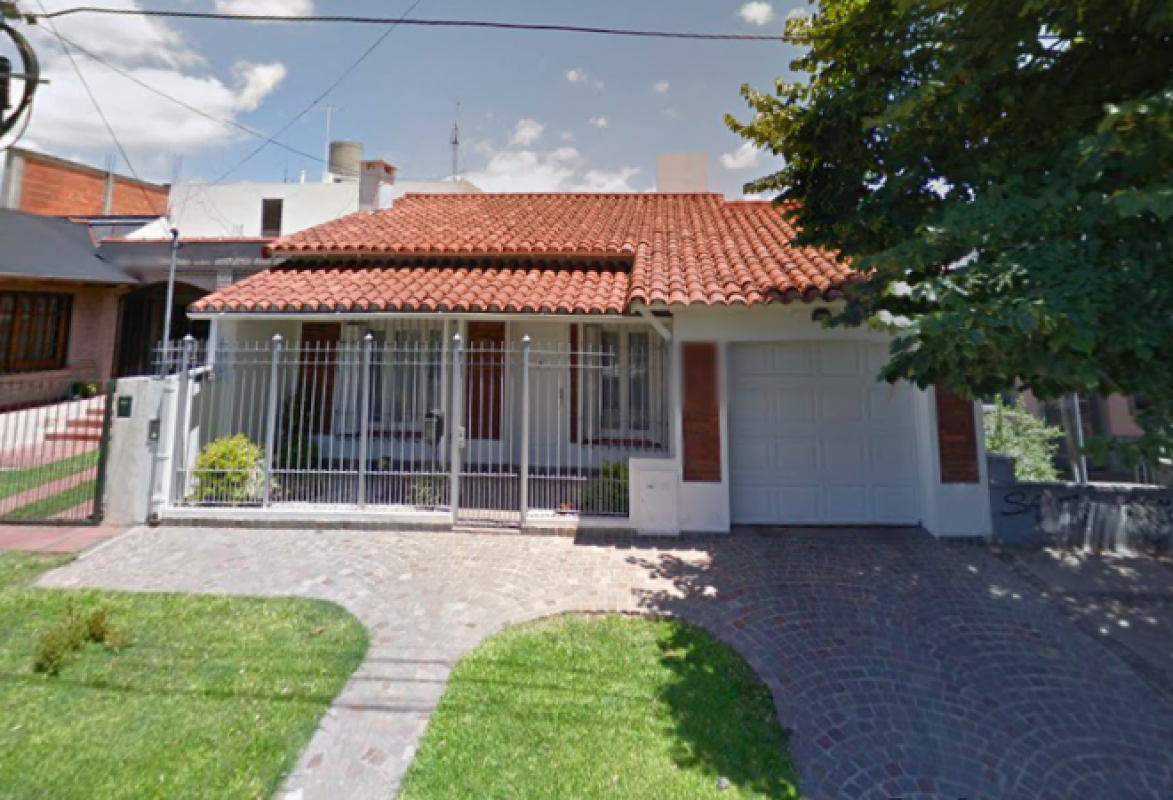 Casa en venta en Castelar Norte- 3 ambientes!