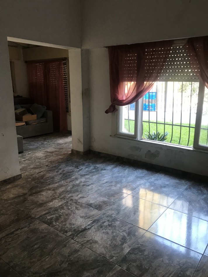 Paysandu 2148 ! Chalet 4 ambientes a reciclar ! 