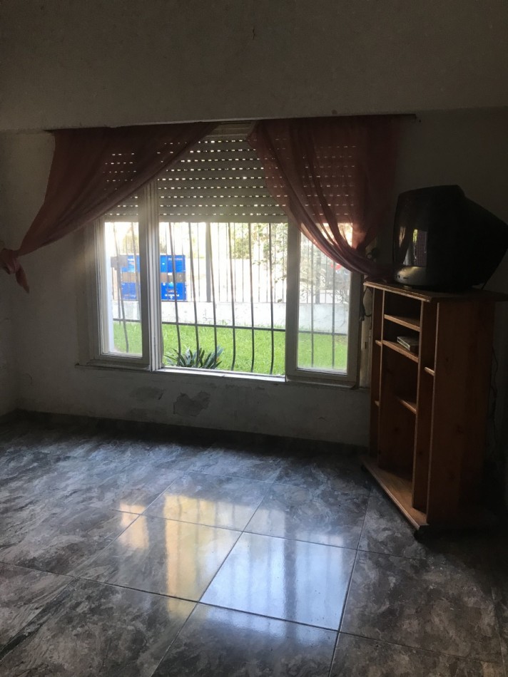 Paysandu 2148 ! Chalet 4 ambientes a reciclar ! 