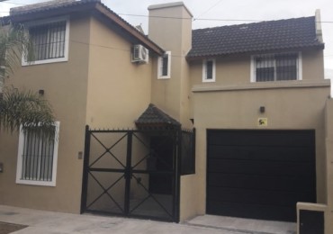 Castelar Norte Impecable Chalet 4 ambientes Acepta Permutas !