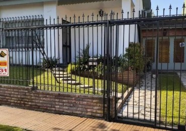 Zabala 3000 - Chalet 3 ambientes con amplio parque !!