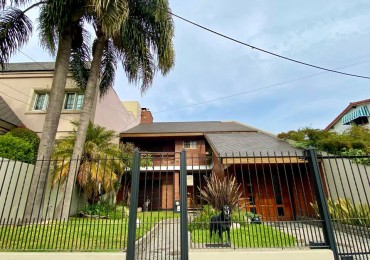 NUEVO VALOR! Casa en Venta en Castelar Norte - 5 ambientes con Parque y Pileta!