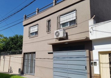 Carlos Casares 2595 _ Impecable Casa 4 ambientes en 2 plantas !!! Acepta Permutas