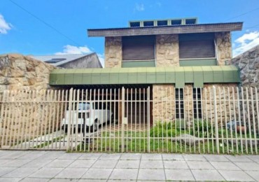 Malvinas 2944 - Chalet 9 ambientes !