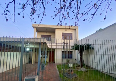 Hermosa casa en Ituzaingo de 5 ambientes!- excelente lote!