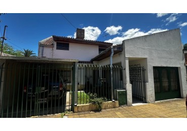 Casa 3 ambientes sobre lote de 10 x 40 