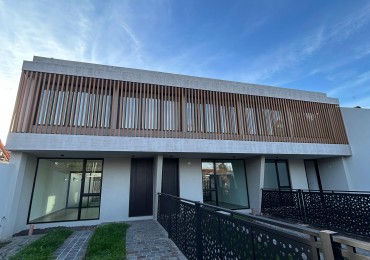 Casa 4 ambientes a ESTRENAR !!