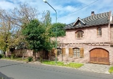 Chalet 5 ambientes - Acepta Permutas 