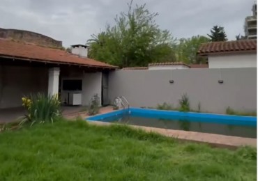 ALQUILER ! Chalet colonial 4 ambientes 
