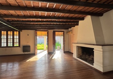 ALQUILER ! Chalet colonial 4 ambientes 