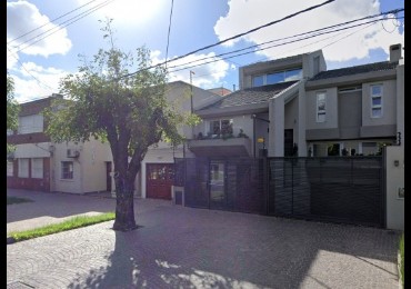 Casa en Venta en Castelar sobre Av. Sarmiento! - Permuta!